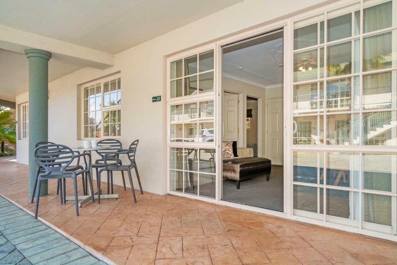 موتيل روتوروا أكوموديشن آند سبا سيلفر فرن المظهر الخارجي الصورة A sliding door