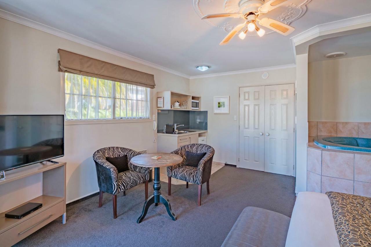 موتيل روتوروا أكوموديشن آند سبا سيلفر فرن المظهر الخارجي الصورة A typical studio apartment