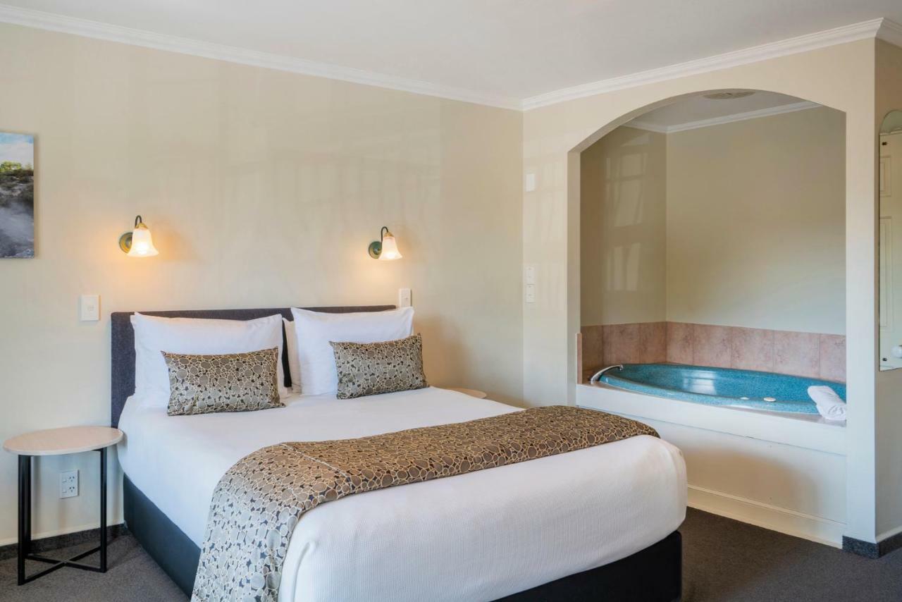 موتيل روتوروا أكوموديشن آند سبا سيلفر فرن المظهر الخارجي الصورة A suite at the hotel