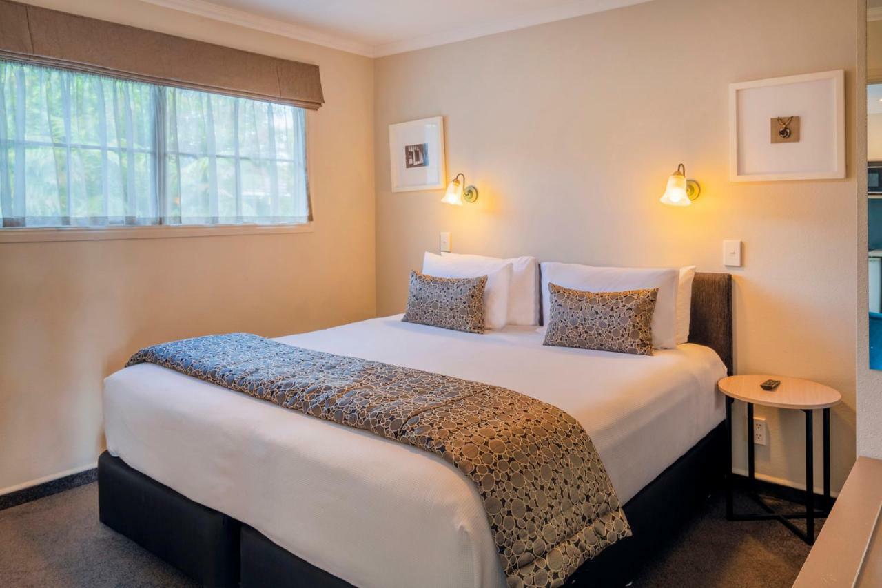 موتيل روتوروا أكوموديشن آند سبا سيلفر فرن المظهر الخارجي الصورة A bedroom at the hotel