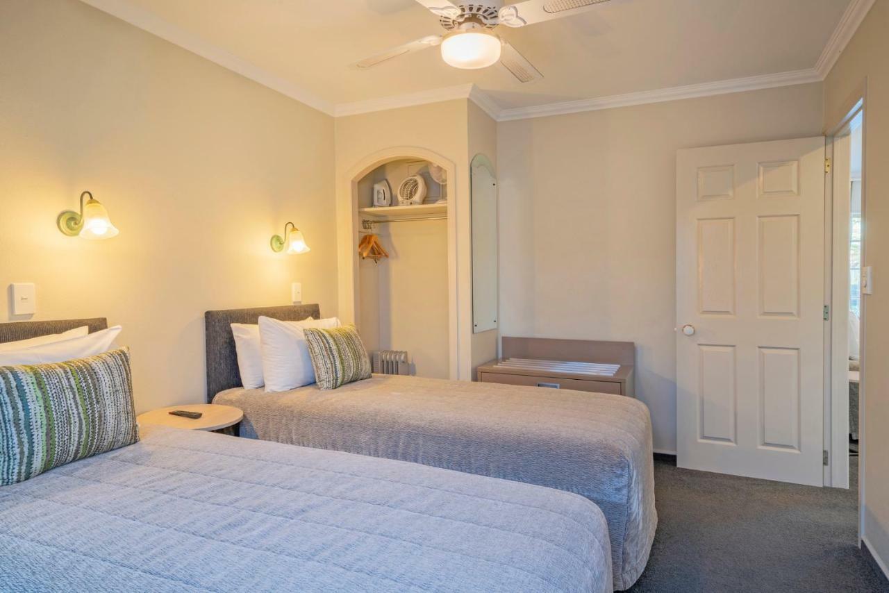 موتيل روتوروا أكوموديشن آند سبا سيلفر فرن المظهر الخارجي الصورة A bedroom at the hotel