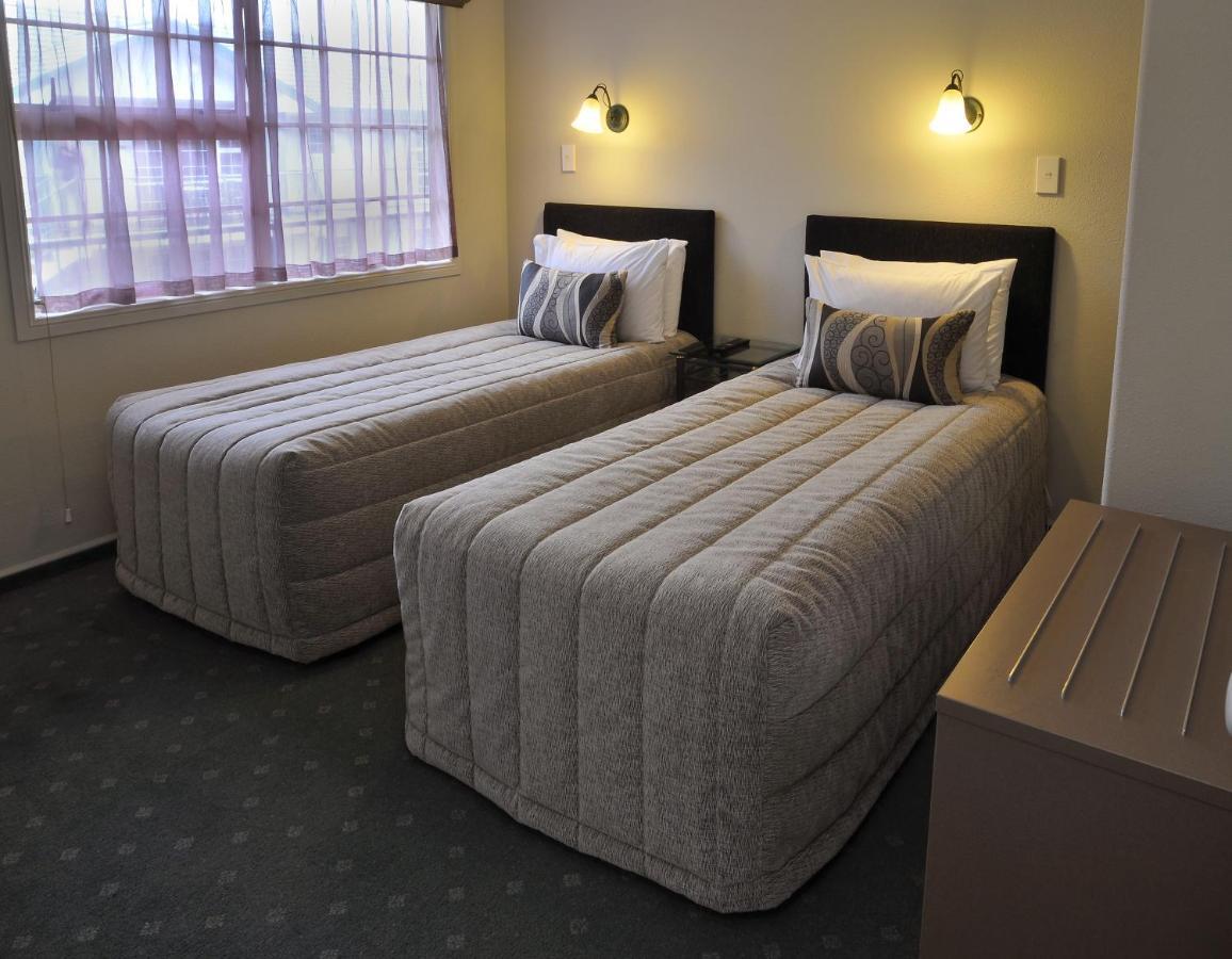 موتيل روتوروا أكوموديشن آند سبا سيلفر فرن المظهر الخارجي الصورة A typical motel room